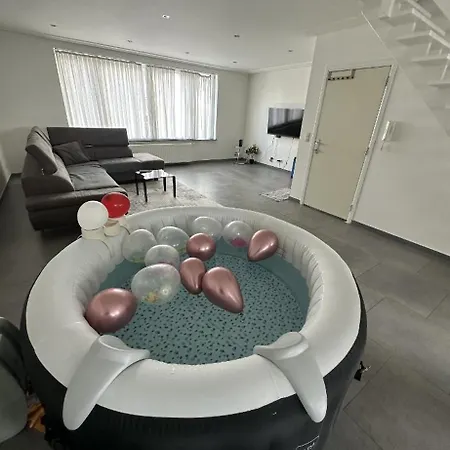 Appartamnet 3 Bedroom + Living Apartment *